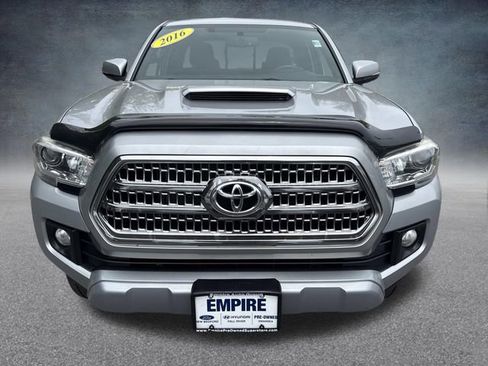 Used 2016 Toyota Tacoma TRD Sport AWD/4WD image 10