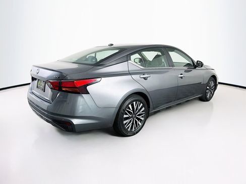 Used 2024 Nissan Altima 2.5 SV image 9