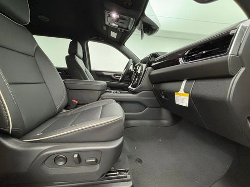 New 2025 GMC Yukon XL Elevation w/ LPO, Yukon Black Package image 39