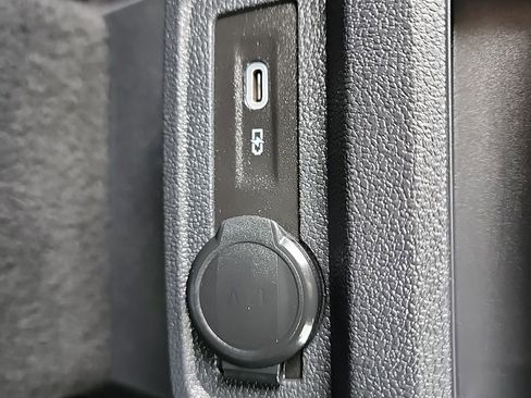 Used 2022 Volkswagen Tiguan SE R-Line image 26