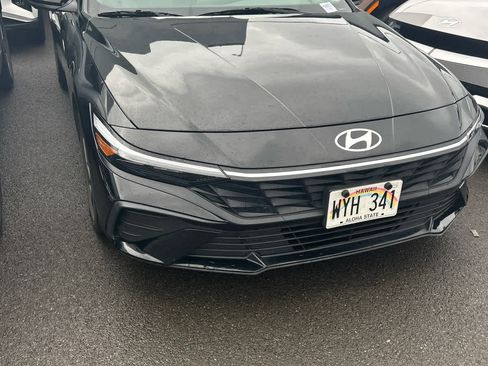 Used 2024 Hyundai Elantra SEL image 3