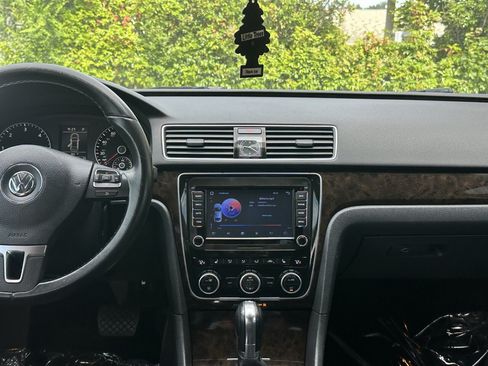 Used 2014 Volkswagen Passat TDI SEL Premium FWD image 6