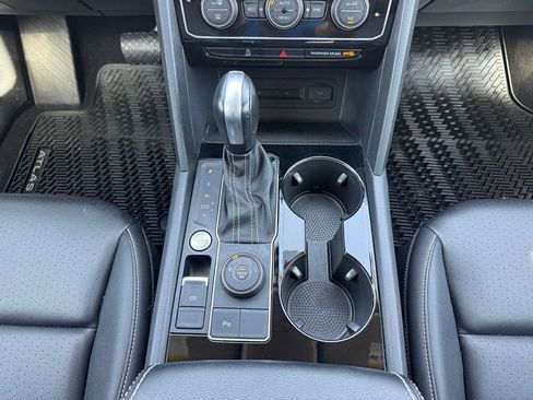 Used 2023 Volkswagen Atlas SE w/ Black Wheel Package AWD/4WD image 18