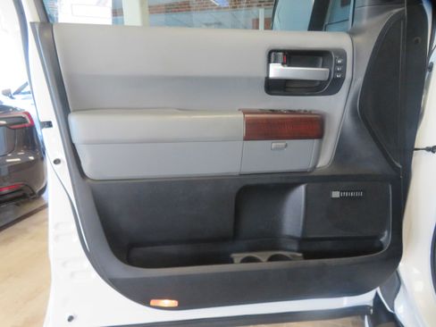 Used 2012 Toyota Sequoia Platinum AWD/4WD image 13