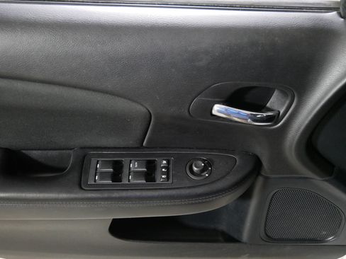 Used 2011 Chrysler 200 LX FWD image 19