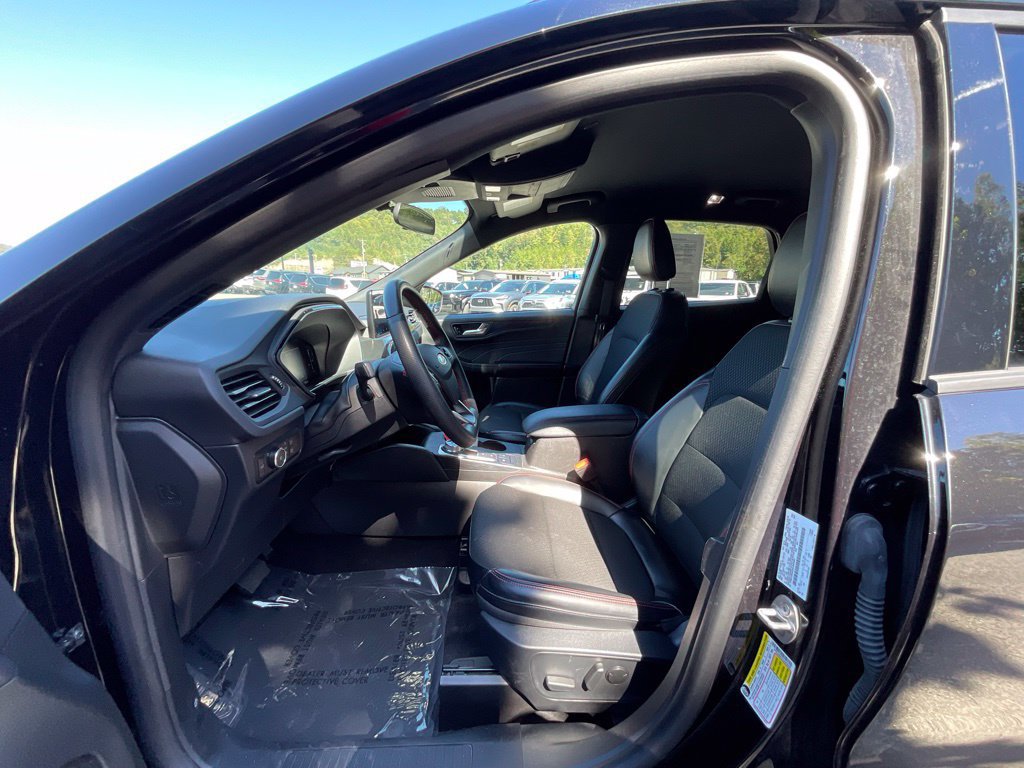 Used 2025 Ford Escape ST-Line Select AWD/4WD image 9