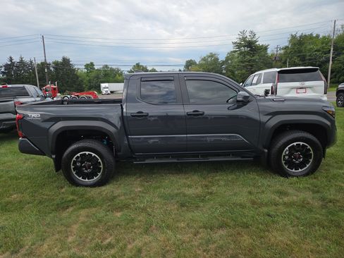 Certified 2025 Toyota Tacoma TRD Off-Road w/ TRD Off Road Upgrade Package AWD/4WD image 2