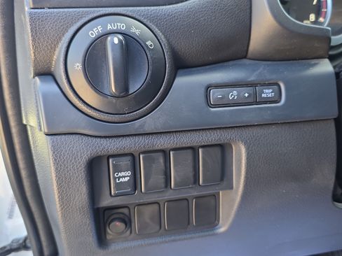 Used 2022 Nissan Titan S image 23