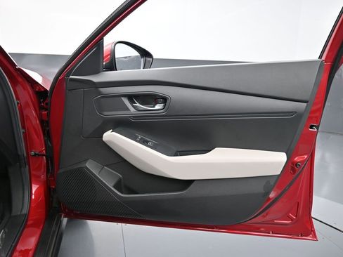 Used 2025 Honda Accord LX image 38