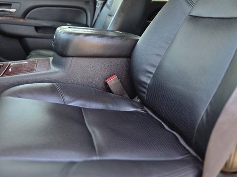 Used 2011 Chevrolet Tahoe LTZ RWD image 28