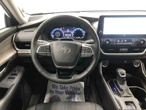 Used 2025 Toyota Grand Highlander AWD image 15