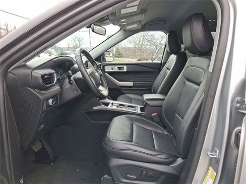 Certified 2022 Ford Explorer Limited w/ Equipment Group 301A image 11
