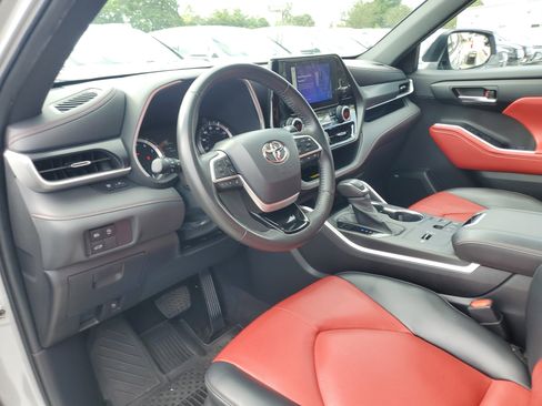 Used 2023 Toyota Highlander XSE image 12