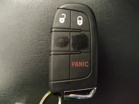 Used 2018 Jeep Compass Latitude w/ Popular Equipment Group FWD image 32