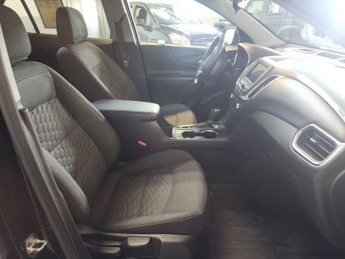 Used 2020 Chevrolet Equinox LT w/ Driver Convenience Package image 18