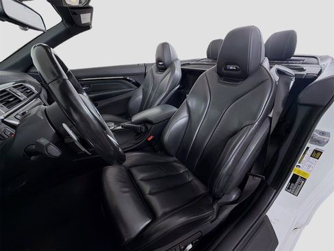Used 2020 BMW M4 Convertible image 12