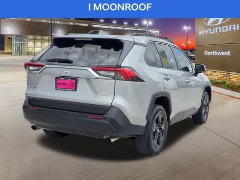 Used 2019 Toyota RAV4 XLE FWD image 7