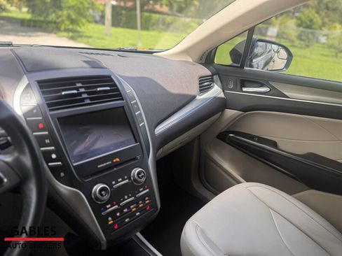 Used 2017 Lincoln MKC Premiere image 35