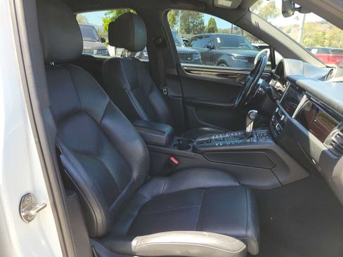Used 2021 Porsche Macan AWD/4WD image 10