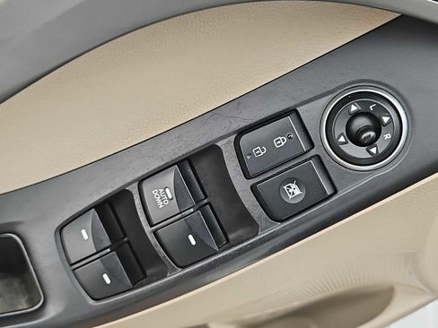 Used 2016 Hyundai Elantra SE image 17