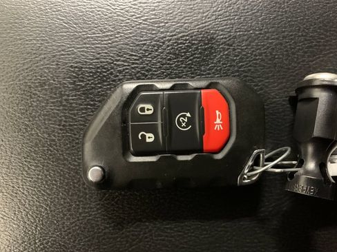 Used 2022 Jeep Gladiator Rubicon w/ LED Lighting Group AWD/4WD image 16