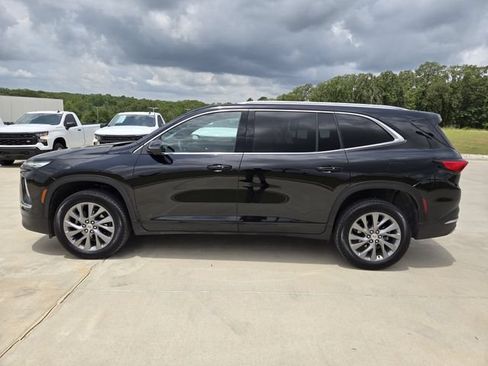 Used 2025 Buick Enclave Preferred FWD image 5
