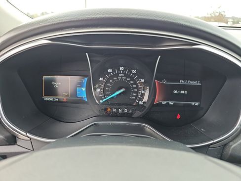 Used 2017 Ford Fusion SE w/ Fusion SE Technology Package image 22