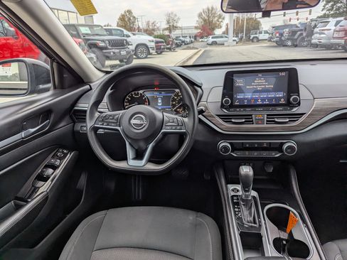 Used 2023 Nissan Altima 2.5 SV image 11