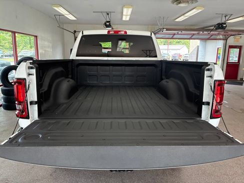 Certified 2025 RAM 2500 Big Horn AWD/4WD image 17