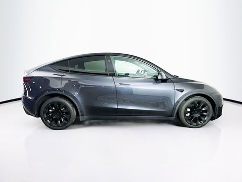 Used 2024 Tesla Model Y Long Range AWD/4WD image 10