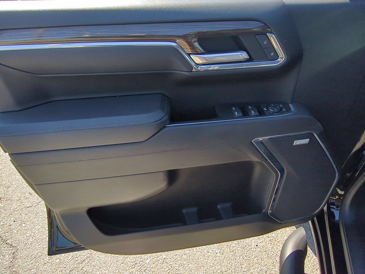 Used 2025 Chevrolet Silverado 1500 LT Trail Boss w/ Convenience Package II AWD/4WD image 22