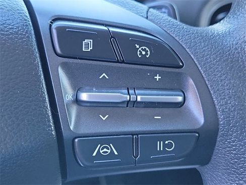 Used 2023 Hyundai Kona SE w/ Cargo Package image 9