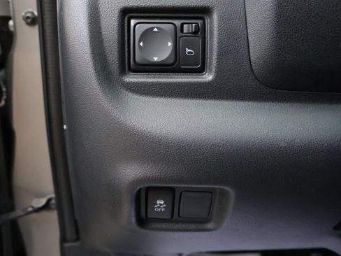 Used 2014 Nissan Versa SV w/ Convenience Package FWD image 37