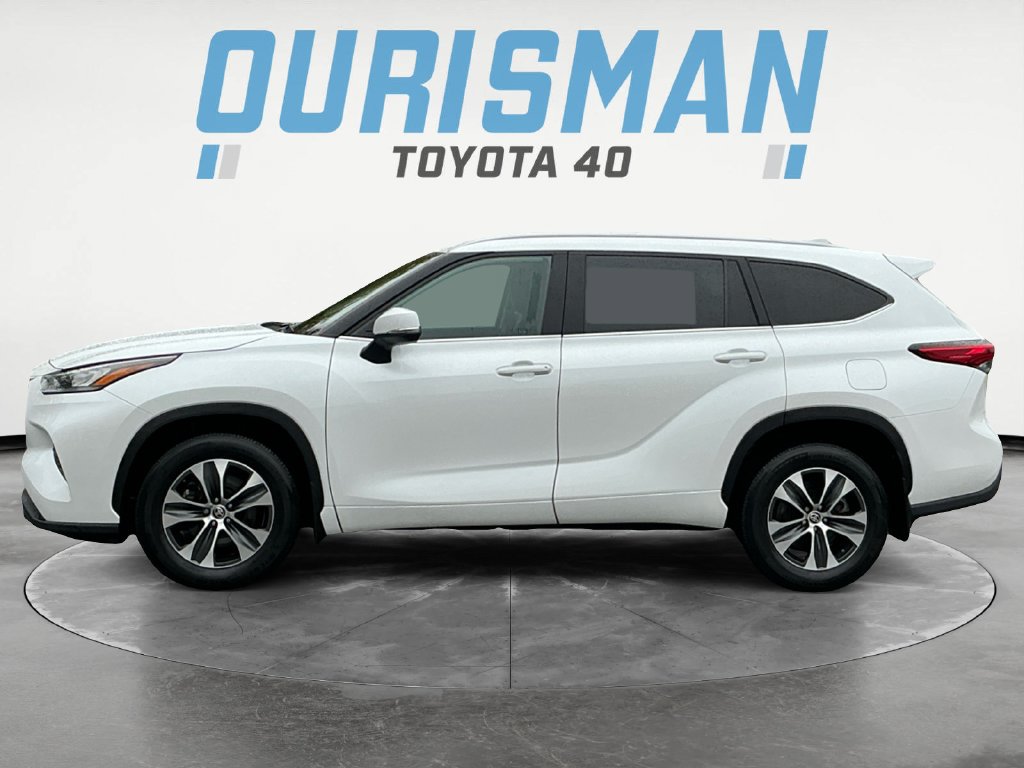 Used 2022 Toyota Highlander XLE AWD/4WD image 4