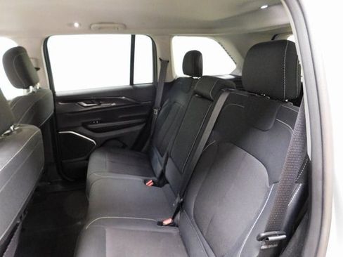 Used 2022 Jeep Grand Cherokee Laredo image 10