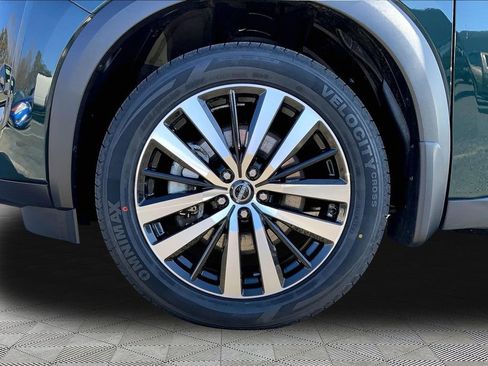 Used 2024 Nissan Pathfinder Platinum image 23