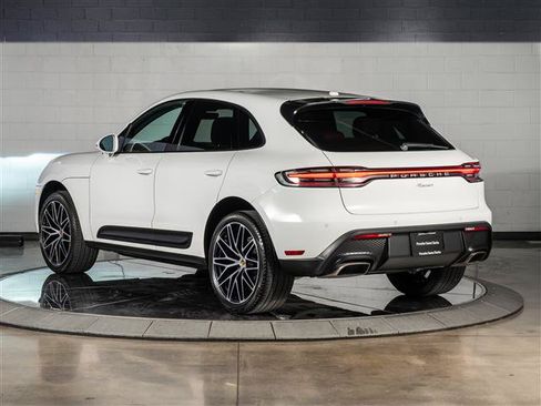 Used 2023 Porsche Macan AWD/4WD image 3