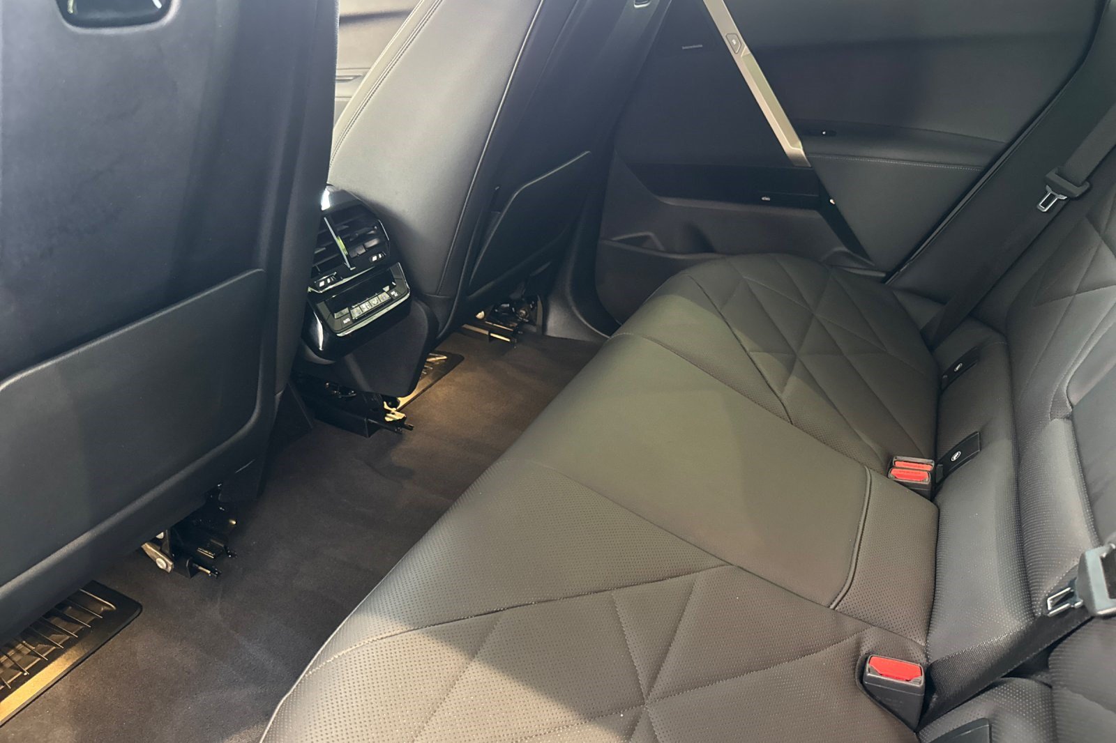 Certified 2023 BMW iX xDrive50 w/ Sport Package AWD/4WD image 15