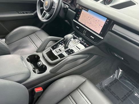 Used 2023 Porsche Cayenne Platinum Edition image 34
