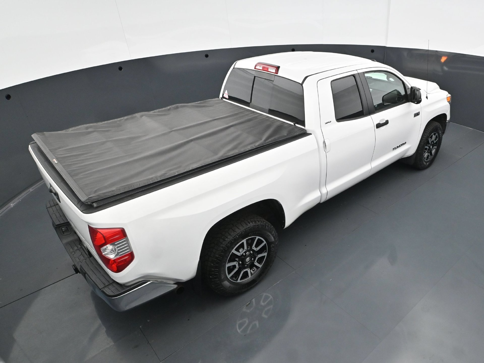 Used 2017 Toyota Tundra SR5 w/ TRD Off Road Package AWD/4WD image 34