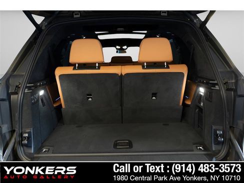 Used 2023 BMW X7 xDrive40i w/ M Sport Package AWD/4WD image 48
