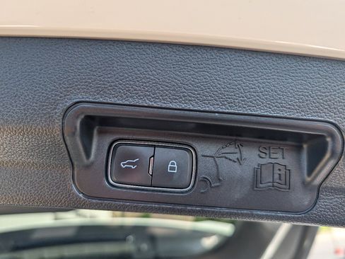 Used 2020 Ford Explorer Limited image 13