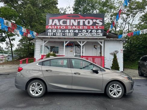 Used 2019 Chevrolet Cruze LT FWD image 1