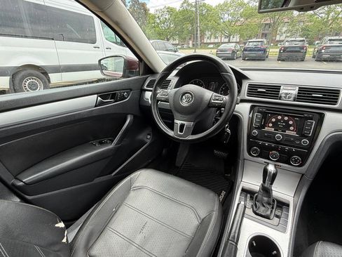 Used 2013 Volkswagen Passat 2.5 SE FWD image 11