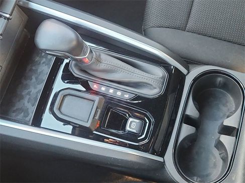 Used 2024 Chevrolet Colorado LT w/ LT Convenience Package image 16