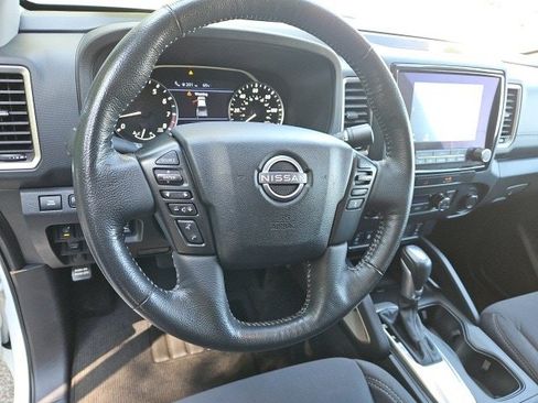 Used 2022 Nissan Frontier SV image 18