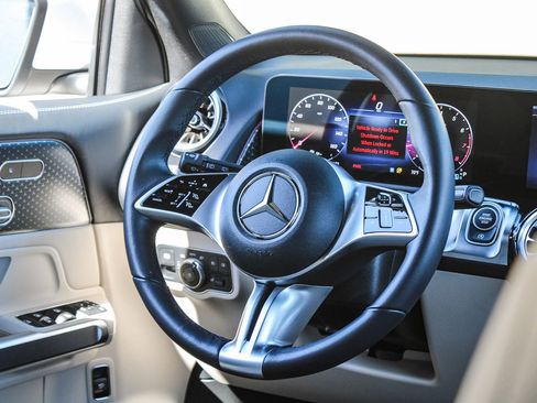 Certified 2025 Mercedes-Benz GLB 250 image 18