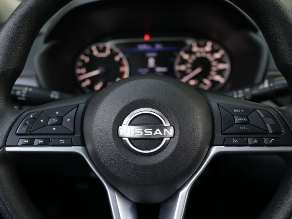 Used 2025 Nissan Altima 2.5 SV FWD image 10