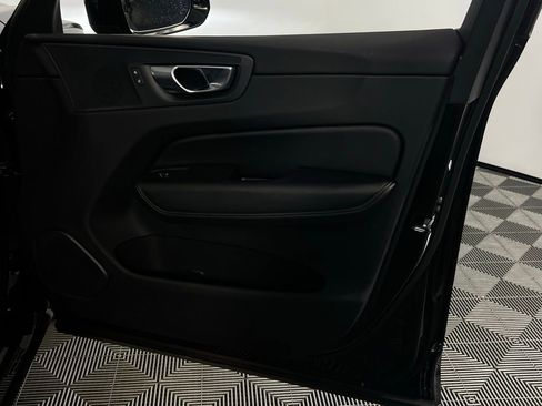 Used 2025 Volvo XC60 B5 Plus image 31