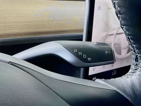 Used 2024 Tesla Model Y Long Range AWD/4WD image 19